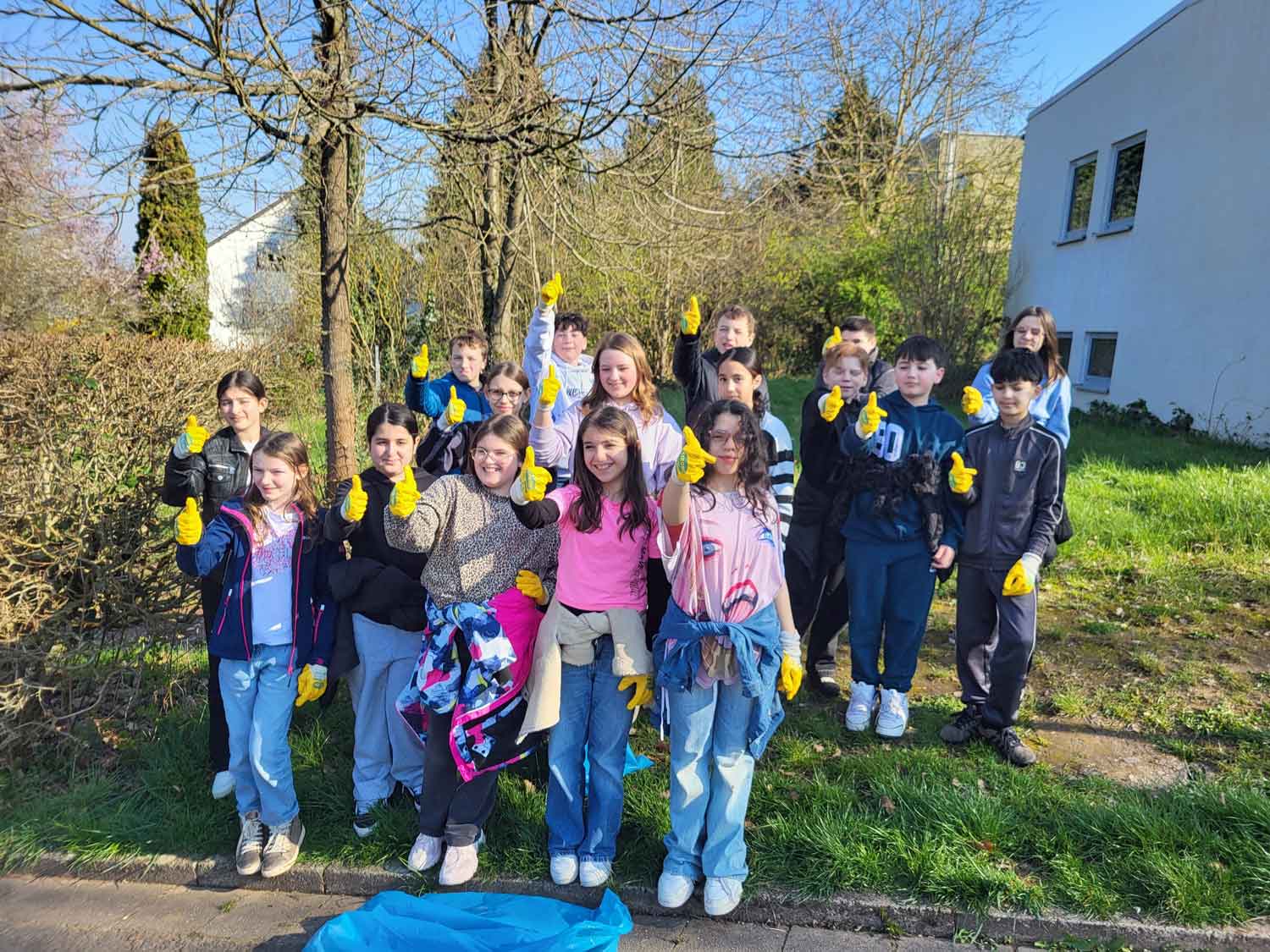 Du betrachtest gerade Engagiert bei der Picobello-Aktion